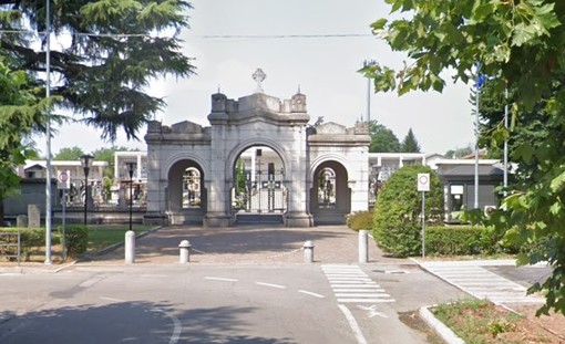 Furti al cimitero di Olgiate, appello del sindaco: «Mettete in guardia gli anziani»