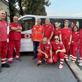 Grazie ai volontari un pasto e un sorriso per i senzatetto della stazione. Anche a Ferragosto