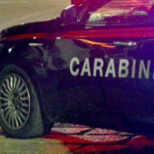 Semina caos e violenza davanti alla stazione: arrestato