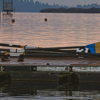 Remi posati sul pontile alla Canottieri per Marian Jasik