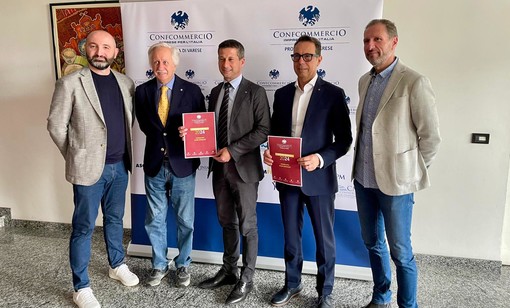 I cinque presidenti delle Ascom territoriali: da sinistra, Andrea Busnelli, Franco Besacchi, Rudy Collini, Renato Chiodi e Franco Vitella