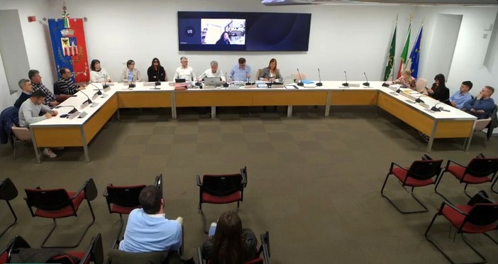 Sipario sull’era Zappamiglio-bis a Gorla Maggiore. I bilanci dei consiglieri e i grazie del sindaco