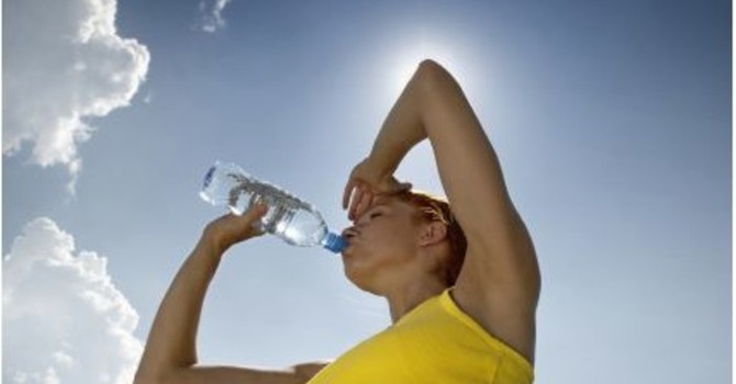Cresce l'allerta per l'ondata di caldo e afa: «Potrebbe durare a lungo, punte di 37 gradi» Cresce l'allerta per l'ondata di caldo e afa: «Potrebbe durare a lungo, punte di 37 gradi»