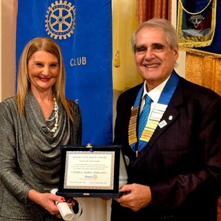 Consegnato alla dirigente scolastica Carmen Sferlazza il premio alla professionalità del Rotary Club Ceresio