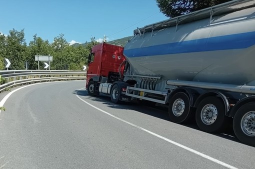 A Travedona Monate nasce il Comitato “Cittadini per la mobilità sicura”: «Stop ai mezzi pesanti in paese»