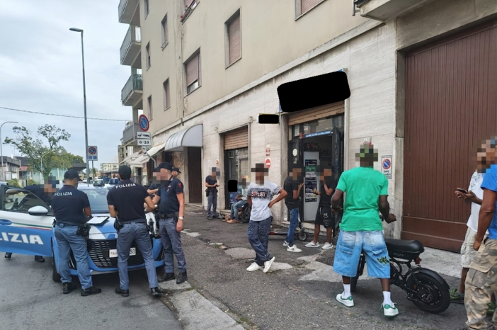 I controlli della polizia (foto Polizia di Stato) I controlli della polizia (foto Polizia di Stato)