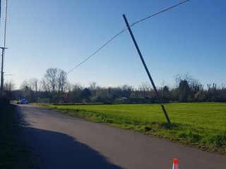 Pali pericolanti in via Corbetta