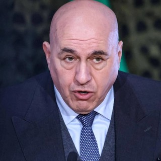 Crosetto rientra da Dubai: "Torno con volo militare, pago io cifra tripla"