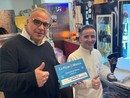 Ciro Marino e Giuseppe Frau (in arte Peppe Lab) con il riconoscimento ottenuto lo scorso anno a Sanremo