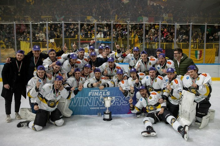 I Mastini campioni con la Coppa Italia numero 27 I Mastini campioni con la Coppa Italia numero 27