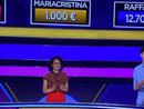 L'applauso dfinale del pubblico e di Gerry Scotti per Mariacristina, che contraccambia. A destra il nuovo giovane campione bolognese L'applauso dfinale del pubblico e di Gerry Scotti per Mariacristina, che contraccambia. A destra il nuovo giovane campione bolognese