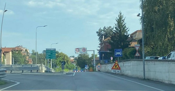 Chiusura A8, la furia del Comune: «Stop non autorizzato, Anas ha bloccato anche un tratto su cui non ha competenza. D'ora in poi solo lavori notturni» Chiusura A8, la furia del Comune: «Stop non autorizzato, Anas ha bloccato anche un tratto su cui non ha competenza. D'ora in poi solo lavori notturni»