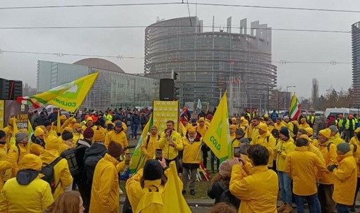 Coldiretti fuori dal Parlamento Europeo di Strasburgo