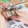 Il ritorno alle serate analogiche tra Book Nook e hobby creativi