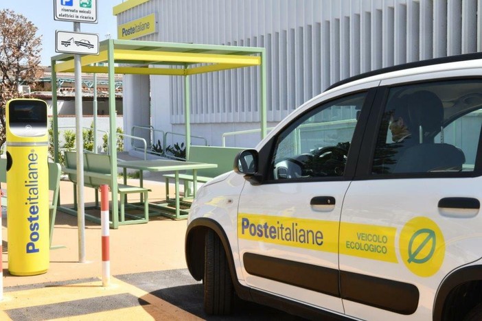Turismo sostenibile in provincia di Varese con le colonnine di ricarica Polis di Poste Italiane Turismo sostenibile in provincia di Varese con le colonnine di ricarica Polis di Poste Italiane