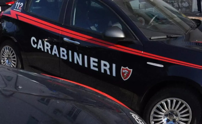 Terrorismo: estrae coltello con scritta "Allah Akbar" e minaccia agenti nel Milanese, arrestato 31enne Terrorismo: estrae coltello con scritta "Allah Akbar" e minaccia agenti nel Milanese, arrestato 31enne