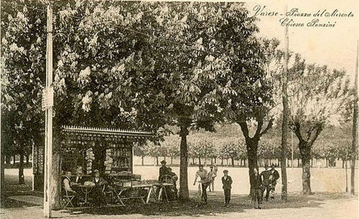 Il Chiosco Ponzini, situato in Piazza del Mercato