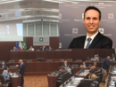L'aula del Consiglio regionale e, nel riquadro, Giacomo Cosentino L'aula del Consiglio regionale e, nel riquadro, Giacomo Cosentino