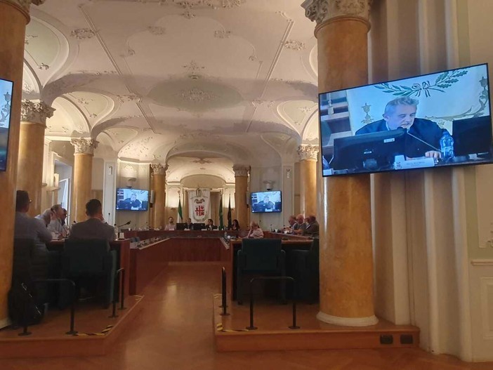 Provincia, la maggioranza si divide sul patrocinio al Pride. Poi il saluto di Barcaro, “freddo” con Magrini