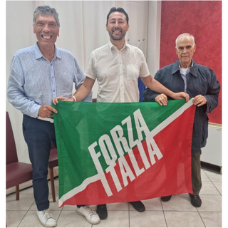 Laveno Mombello, Giovanni Castelli entra in Forza Italia