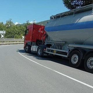 A Travedona Monate nasce il Comitato “Cittadini per la mobilità sicura”: «Stop ai mezzi pesanti in paese»