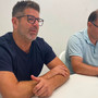 Carlo Bino al palaghiaccio accanto all'addetto stampa Max Airoldi durante la conferenza stampa odierna Carlo Bino al palaghiaccio accanto all'addetto stampa Max Airoldi durante la conferenza stampa odierna