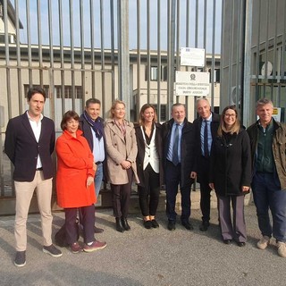 La commissione regionale in visita alle carceri di Varese e Busto: «Sovraffollamento, ma tanti detenuti lavorano»