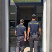 A sedici anni trovato con mezzo etto di hashish e bilancino: denunciato dalla Guardia di Finanza