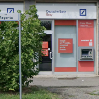 La filiale della Deutsche di via Magenta a Gallarate (foto Google Street View) La filiale della Deutsche di via Magenta a Gallarate (foto Google Street View)