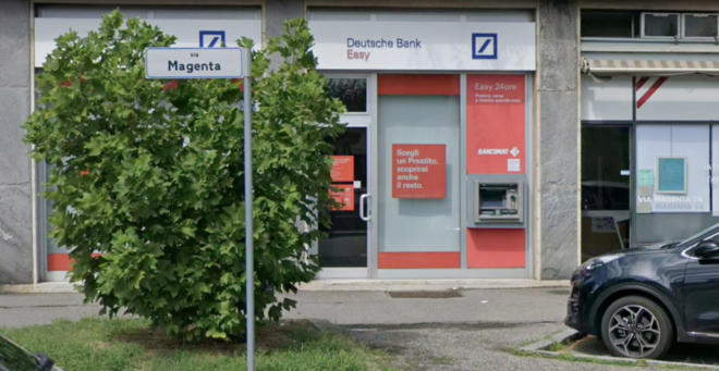 La filiale della Deutsche di via Magenta a Gallarate (foto Google Street View) La filiale della Deutsche di via Magenta a Gallarate (foto Google Street View)