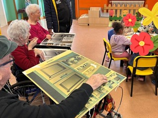 L'iniziativa di Gavirate "Adotta un nonno", protagonisti i bimbi della materna di Voltorre e gli ospiti della casa di riposo Bernacchi L'iniziativa di Gavirate "Adotta un nonno", protagonisti i bimbi della materna di Voltorre e gli ospiti della casa di riposo Bernacchi