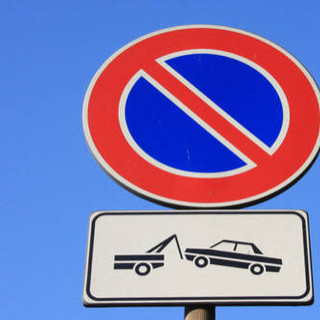 Ordinanza anti schiamazzi del sindaco di Casorate Sempione: basta auto, musica e giochi nell'area di piazza Mercato di notte