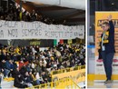 L'omaggio dell'Acinque Ice Arena al condottiero della storica doppietta Coppa-campionato Claude Devèze