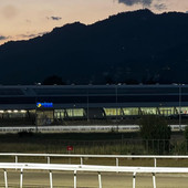 La cartolina di una splendida sera d'estate dall'ippodromo di Varese sorvegliato dal Campo dei Fiori La cartolina di una splendida sera d'estate dall'ippodromo di Varese sorvegliato dal Campo dei Fiori