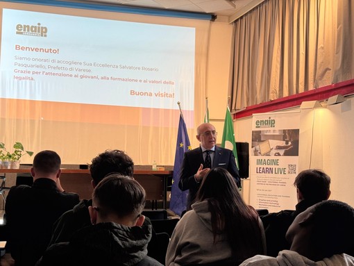 Il prefetto visita l'Enaip di Varese: «Cari studenti, affrontate il futuro con competenza e conoscenza»