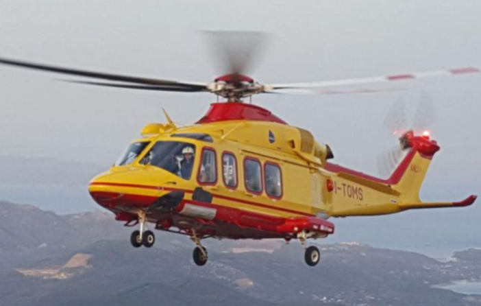 Malore in piscina a Sesto Calende, grave un uomo