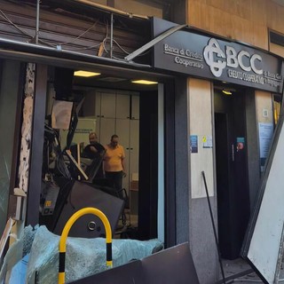 Samarate,  dopo l'assalto al bancomat si contano i danni: «Un gesto criminale che colpisce un’intera comunità»