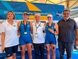 Il sindaco Galimberti (al centro), il vicesindaco Ivana Perusin (a sinistra) e l'assessore allo Sport Stefano Malerba con Alice Codato e Laura Meriano medagliate alla Schiranna
