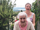 Nonna Ernesta Bianchi con la nipote Sabrina per questi splendidi 104 anni Nonna Ernesta Bianchi con la nipote Sabrina per questi splendidi 104 anni