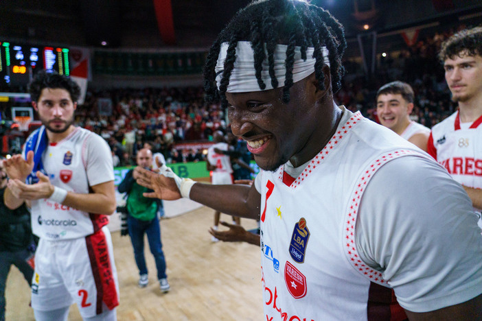 Elisée Assui, uno dei protagonisti del successo della Openjobmetis nel derby