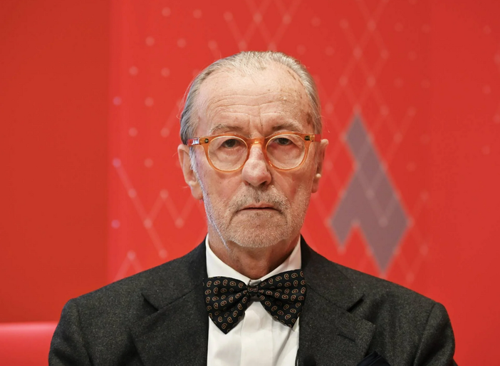 Vittorio Feltri, aggredito sotto casa: «Gli ho sferrato un cazzotto mostruoso»