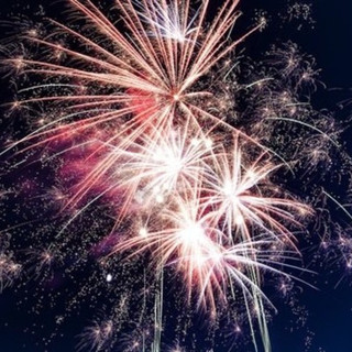 Lo spettacolo dei fuochi d'artificio è in programma sabato sera sul lago a Porto Valtravaglia