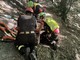 FOTO. Escursionista cade nei boschi di Cittiglio: per recuperarla interviene il Soccorso alpino