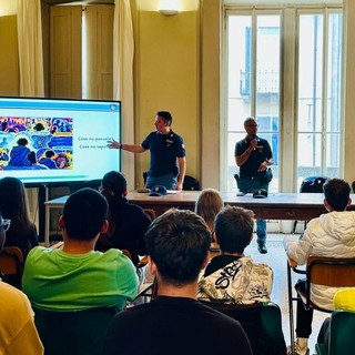 "Una vita da social", la polizia di Stato incontra i ragazzi della scuola Don Rimoldi per una lezione