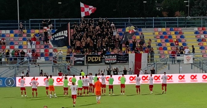 Varese sotto la curva a fine gara Varese sotto la curva a fine gara