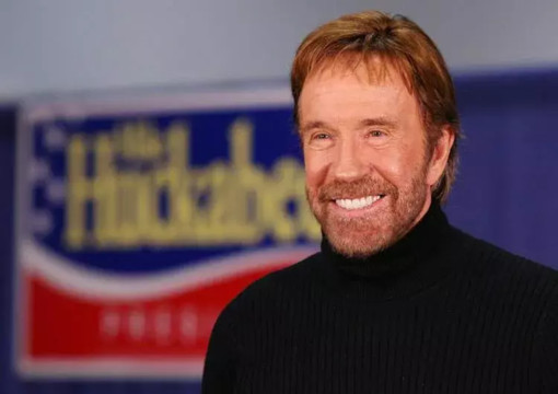 È morto Chuck Norris, star dei film d’azione: l’attore aveva 86 anni