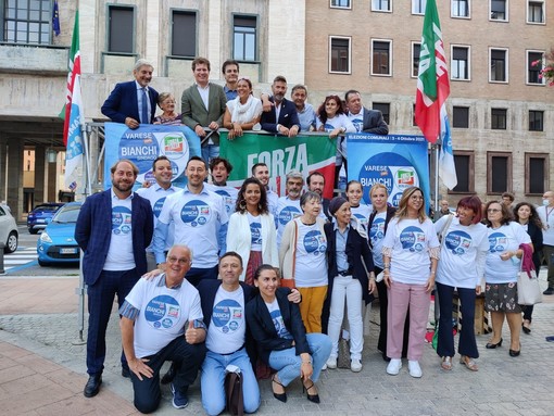 VIDEO. “Varese con Bianchi Sindaco” presenta la sua squadra per Palazzo Estense: «Uniti nel nome dei valori che Matteo rappresenta»
