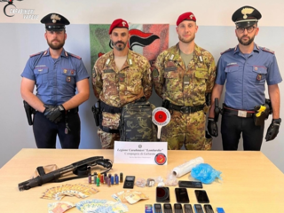 Il materiale sequestrato dai carabinieri Il materiale sequestrato dai carabinieri