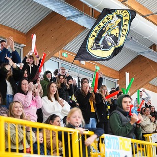 Un grande pubblico, bollente e travolgente, per i Crazy in trionfo (fotogallery Michele Del Re)