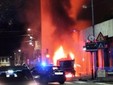 Le immagini dell'incendio del furgone a Gorla Le immagini dell'incendio del furgone a Gorla